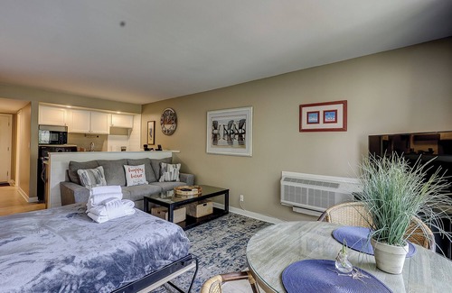 South Beach Villa | Sunset Rentals- 1687 Bluff Villas