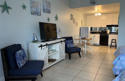 Ruskin Apartment | Sunset Retreat Condo #506 Little Harbor