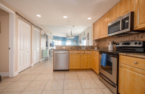 Capri Isle Condo | ☀️ Sunset Sands – Luxury Condo w/Stunning Ocean Views! 🌊