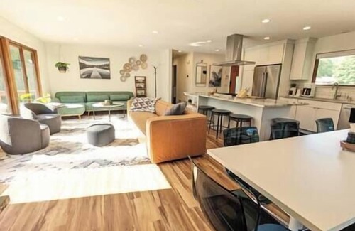 Fridley House | Sunset Shores Suite