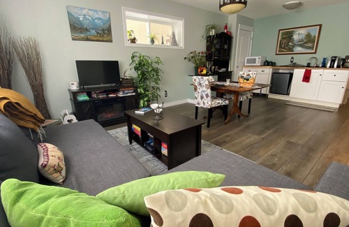 Cochrane Bed & Breakfast | Sunset Suite - private walkout, free breakfast, luxury airjet tub, dog friendly!