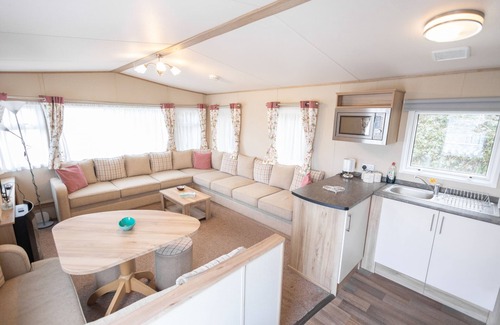 Mudeford House | Sunset View - a 3 bedroom holiday home on the popular Hoburne Park, Mudeford.