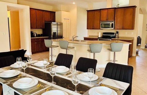 Cape Coral Villa | Sunset view Waterfront Villa with Pool & Spa. Family & Pet-Friendly