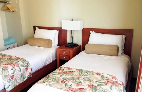Waikiki Hotel | Sunset Views and Modern Comfort Just a Short Walk to Waikiki Beach