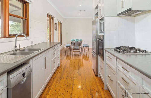 Malua Bay House | Sunset Vista Retreat | Minutes to Malua Bay Beach | Minutes to Mogo Trails