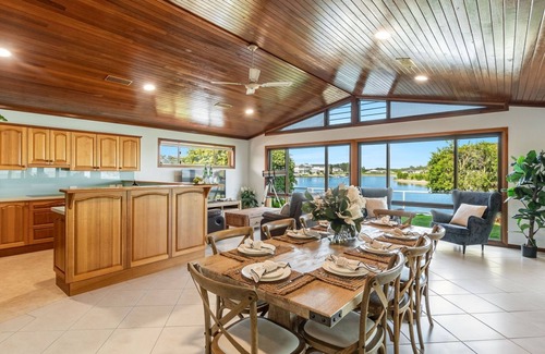 Yamba House | Sunsets at 101 | Pet Friendly Waterfront