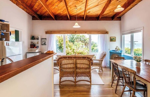 Onetangi House | Sunshine Cottage by the Sea | Stay Waiheke