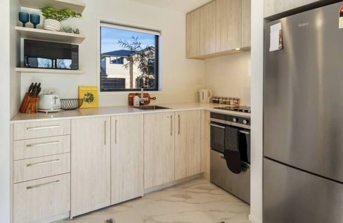 Upper Riccarton House | Sunshine Haven 1 bed 1 bath w/Study Nook