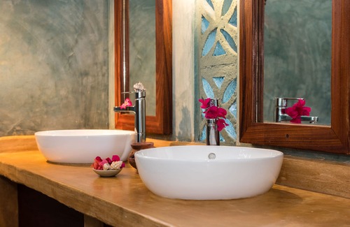 Mnemba Hotel | Sunshine Marine Lodge