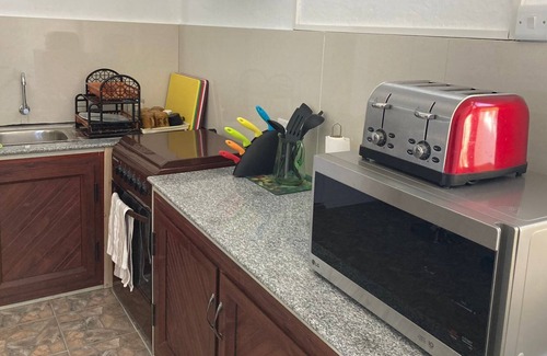 Centre de Flacq House | Sunshine Residence -4 Bed HolidayHome with Jacuzzi