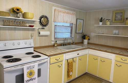 Piedmont House | Sunshine Shack at Clearwater Lake (sleeps 6)
