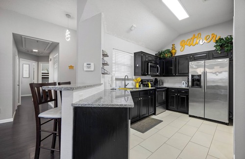 Carrollton House | Sunshine Villa: Close to DFW Airport