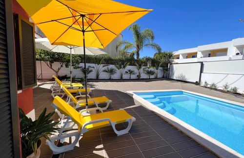 Gambelas Villa | Sunshine Villa