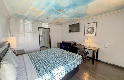 Southeast Anaheim Hotel | Super 7 Motel - Anaheim Packing District & Disneyland