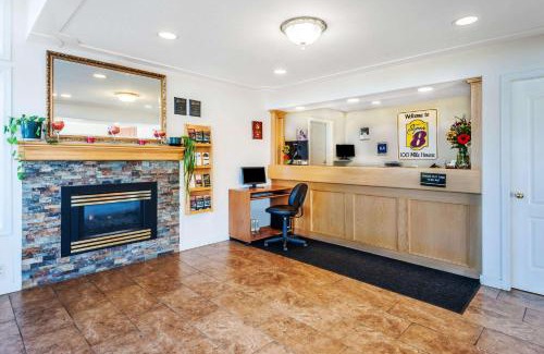 100 Mile House Hotel | Super 8 by Wyndham 100 Mile House