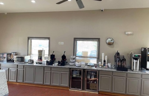 Alton Hotel | Super 8 by Wyndham Alton