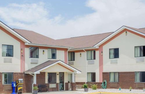 Appomattox Hotel | Super 8 by Wyndham Appomattox VA