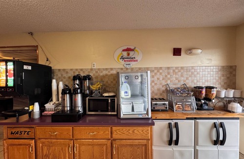 Appomattox Hotel | Super 8 by Wyndham Appomattox VA
