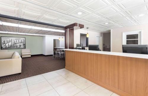 Skyland Hotel | Super 8 by Wyndham Asheville Airport