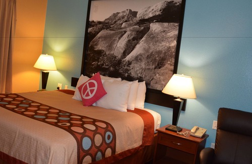 McKinney Hotel | Super 8 by Wyndham Austin/Airport South