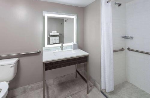 Woodlawn Hotel | Super 8 by Wyndham Baltimore Northwest