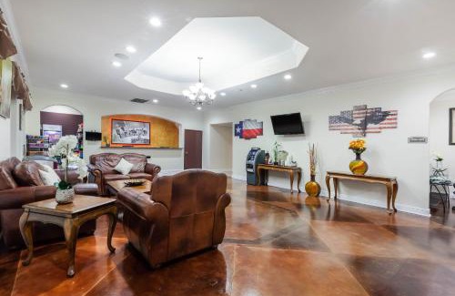 Beaumont Hotel | Super 8 by Wyndham Beaumont I-10 College St