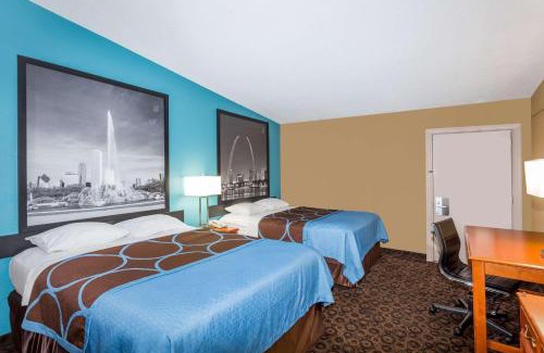 Belleville Hotel | Super 8 by Wyndham Belleville St. Louis Area
