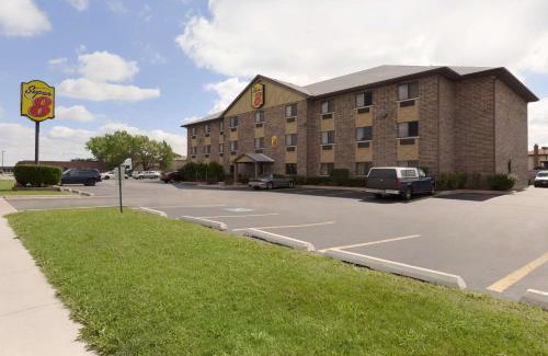 Bridgeview Hotel | Super 8 by Wyndham Bridgeview/Chicago Area