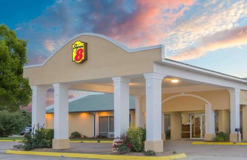 Brinkley Hotel | Super 8 by Wyndham Brinkley