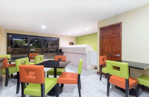 Dock Junction Hotel | Super 8 by Wyndham Brunswick/St Simons Island Area