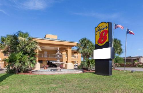 Central City Hotel | Super 8 by Wyndham Corpus Christi