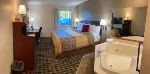 Chisago City Hotel | Super 8 by Wyndham Chisago City