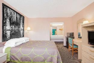 State Park Hotel | Super 8 by Wyndham Columbia