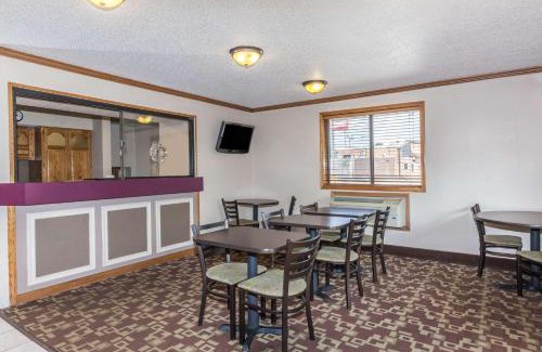 Spring Hill Hotel | Super 8 by Wyndham Dunbar/Charleston Area