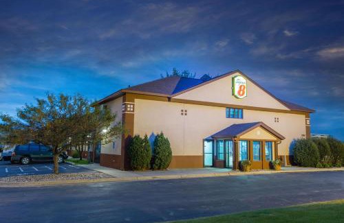 Fairmont Hotel | Super 8 by Wyndham Fairmont