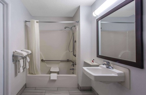 Florence Hotel | Super 8 by Wyndham Florence