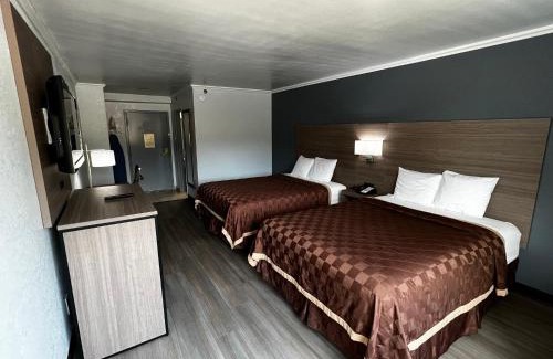 West Meadowbrook Hotel | Super 8 by Wyndham Fort Worth Entertainment District