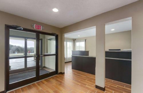 Fort Chiswell Hotel | Super 8 by Wyndham Fort Chiswell Wytheville Area