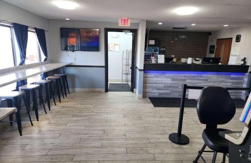 Galesburg Hotel | Super 8 by Wyndham Galesburg