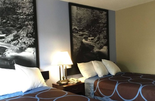 Gardner Hotel | Super 8 by Wyndham Gardner