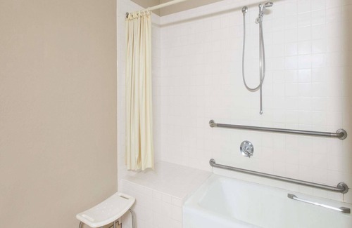 Gardner Hotel | Super 8 by Wyndham Gardner