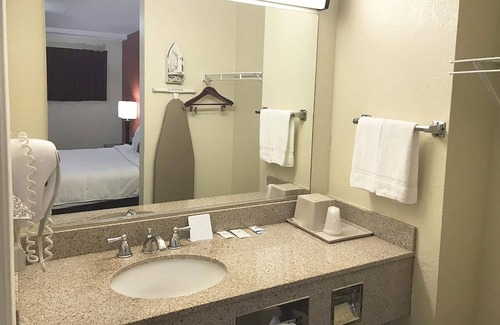 Bovard Hotel | Super 8 by Wyndham Greensburg
