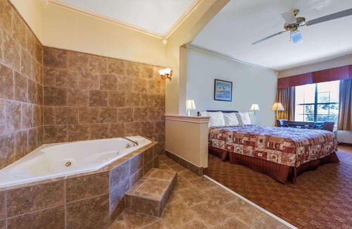 Greenville Hotel | Super 8 by Wyndham Greenville