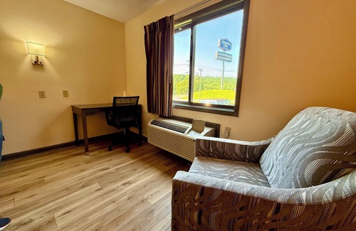 Hillsville Hotel | Super 8 by Wyndham Hillsville
