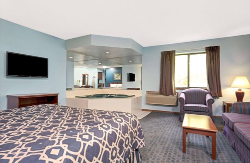Hudson Hotel | Super 8 by Wyndham Hudson