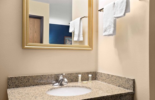 Hudson Hotel | Super 8 by Wyndham Hudson