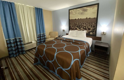 Independence Hotel | Super 8 by Wyndham Independence KS