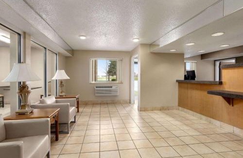 Joliet Hotel | Super 8 by Wyndham Joliet I-55 N/Chicago