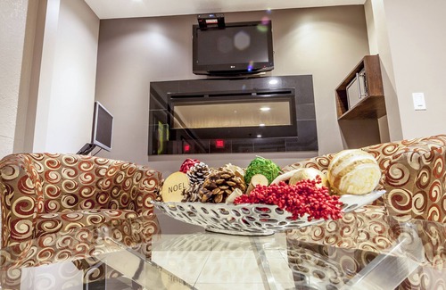 Kamloops Hotel | Super 8 by Wyndham Kamloops On The Hill