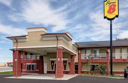 Karnes City Hotel | Super 8 by Wyndham Karnes City